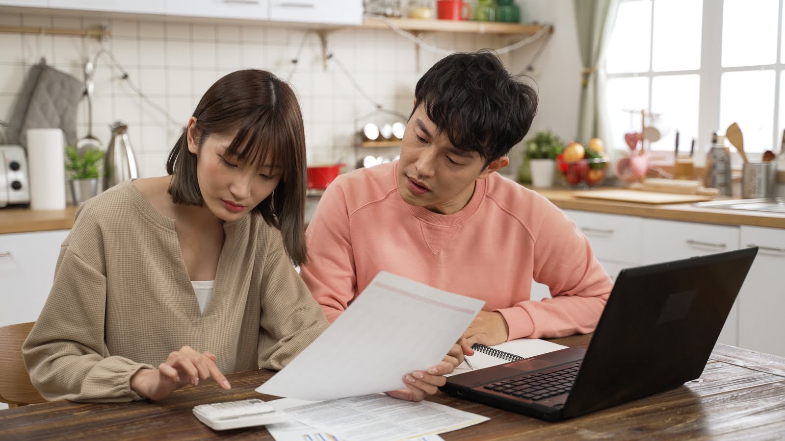 married-couple-doing-taxes